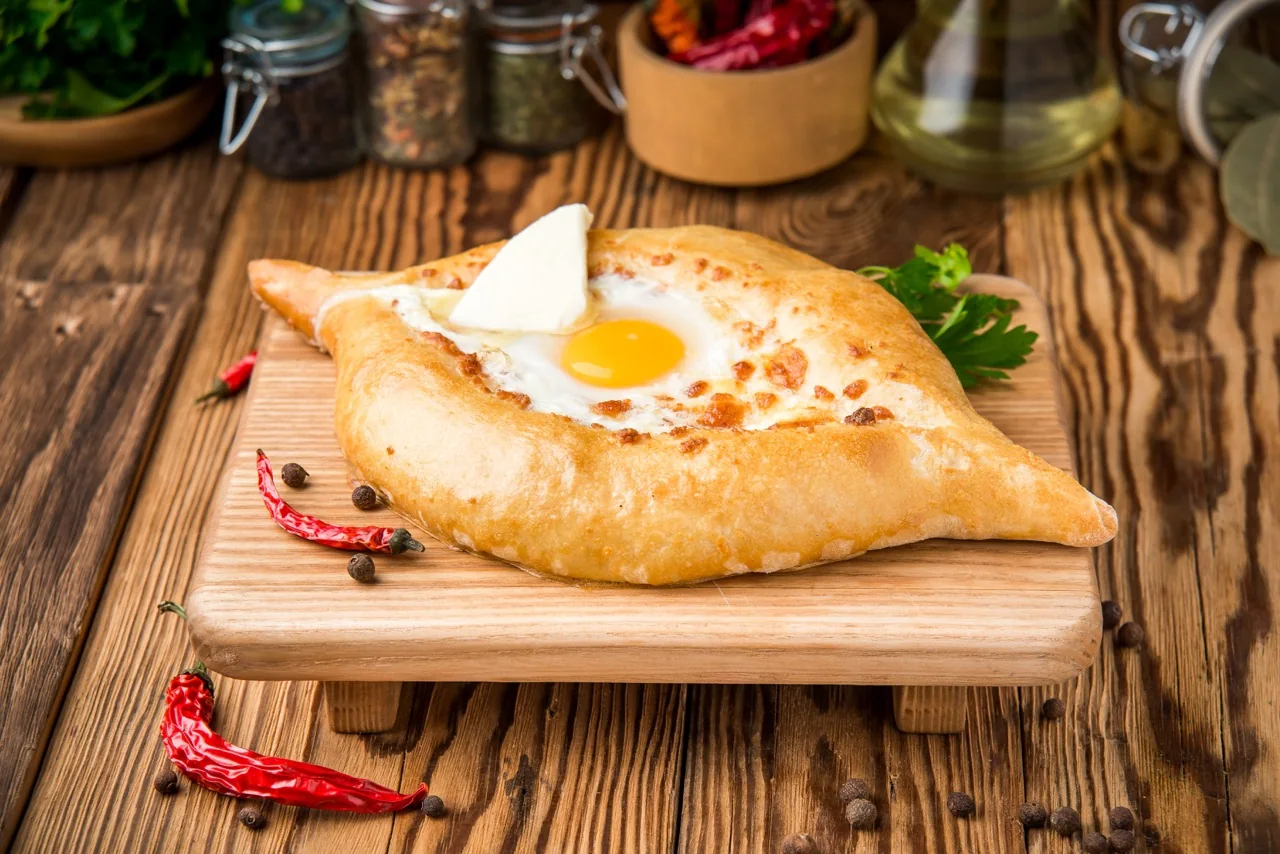 Khachapuri adjaruli